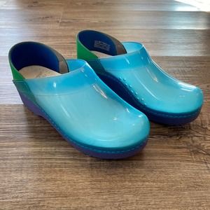 Dansko Women's size 39 Blue Translucent Medical Professional Clogs